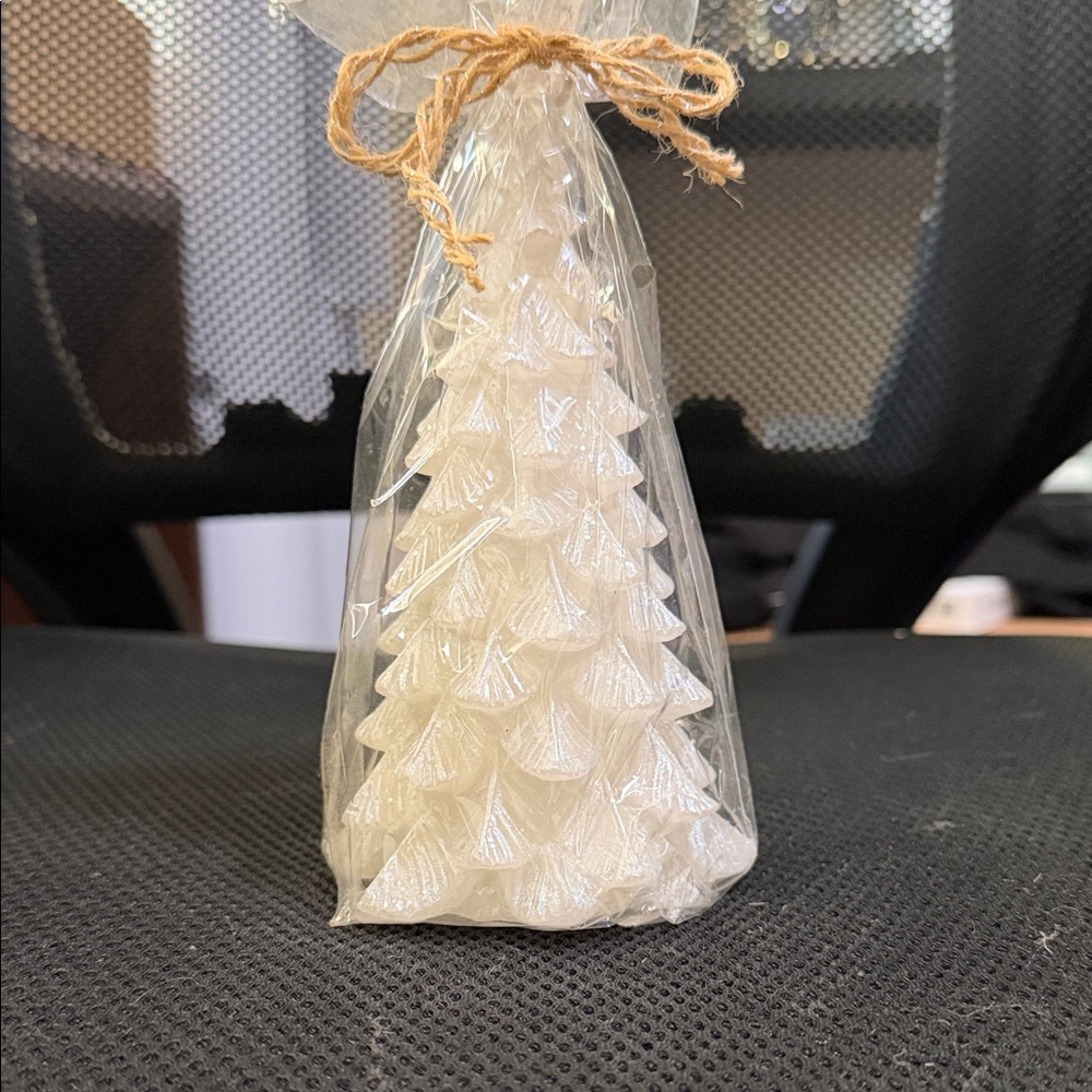Sparkly white Christmas tree candle